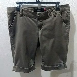 Torrid Bermuda in excellent condition Size12